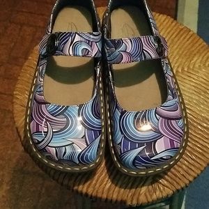 Savvy Brand Nursing Shoes